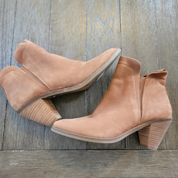 Lucky Brand Jana Heeled Bootie 7 - Picture 1 of 7